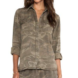 Current Elliott  The Perfect Shirt in Army Camo size 1 / Small